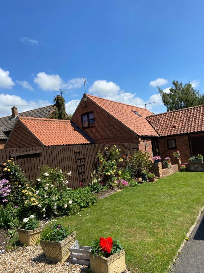 Willow Tree Cottages Newark-on-Trent  Экстерьер фото