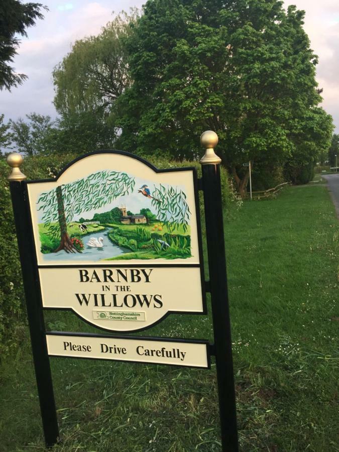 Willow Tree Cottages Newark-on-Trent  Экстерьер фото